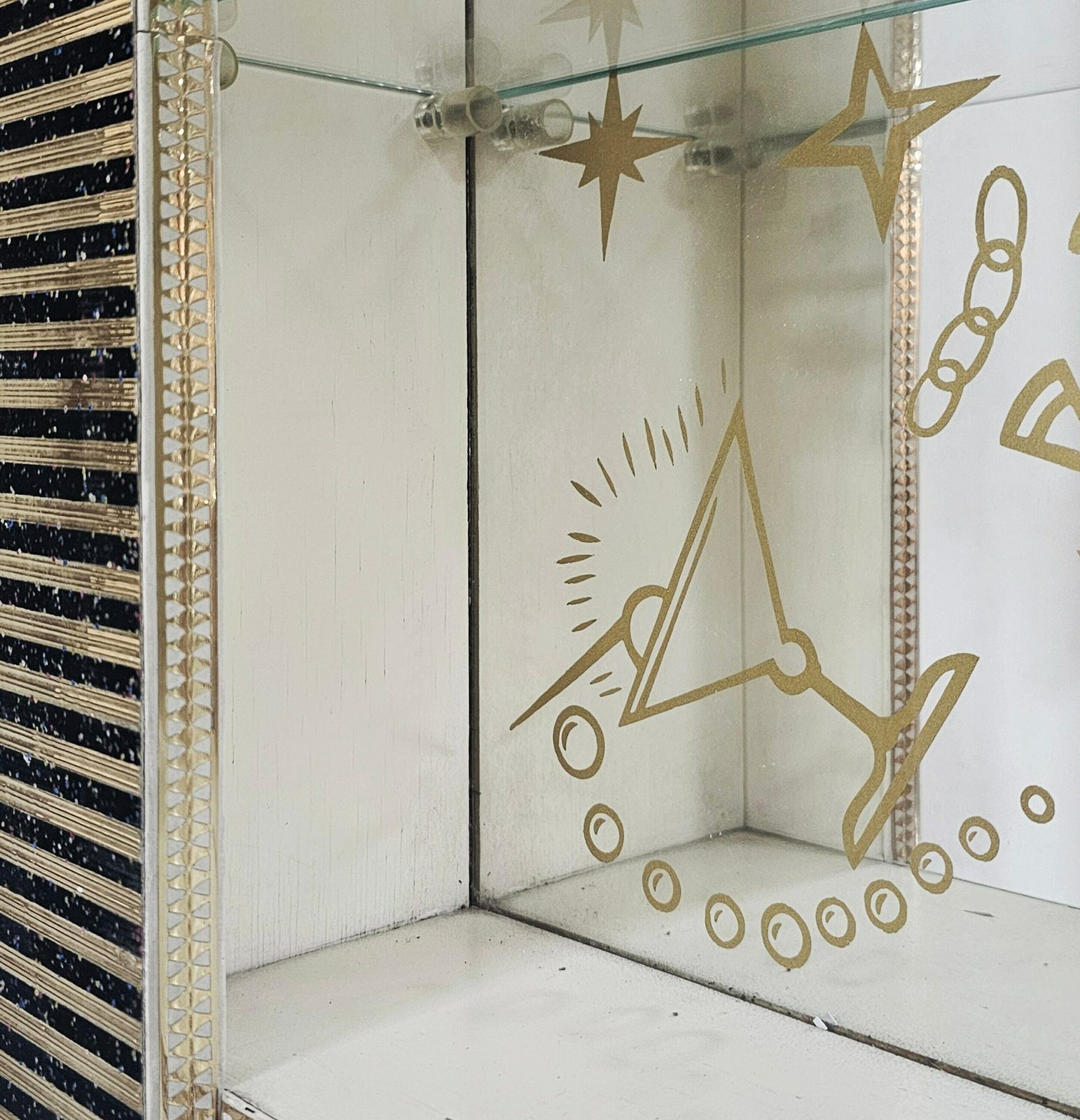 Extremely Rare Mid Century Modern Home Cocktail Bar With Bar Stools And Shelved Mirror // Made In The United Kingdom In 1950s photo buy