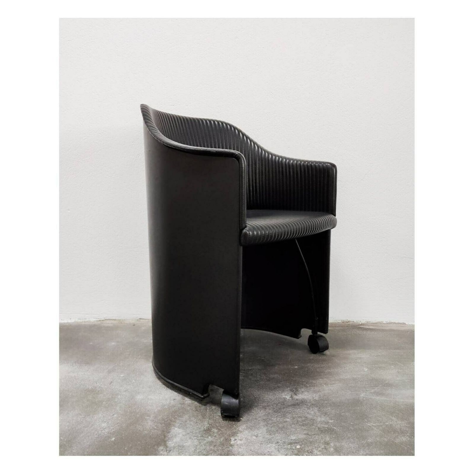 1of4 Leather Armchairs By Afra And Tobia Scarpa // Postmodern Armchairs With Wheels For Maxalto Artona Collection // Made In Italy In 1985 photo 2000.0