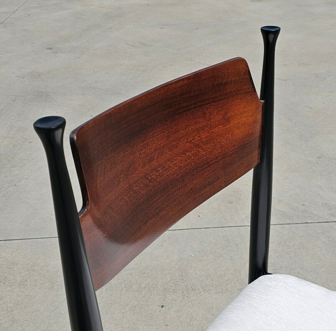 photo furniture Set Of 4 Fully Refurbished Mid Century Modern Dining Chairs In Beech And Mahogany Attributed To Paolo Buffa // Made In Italy In 1950s