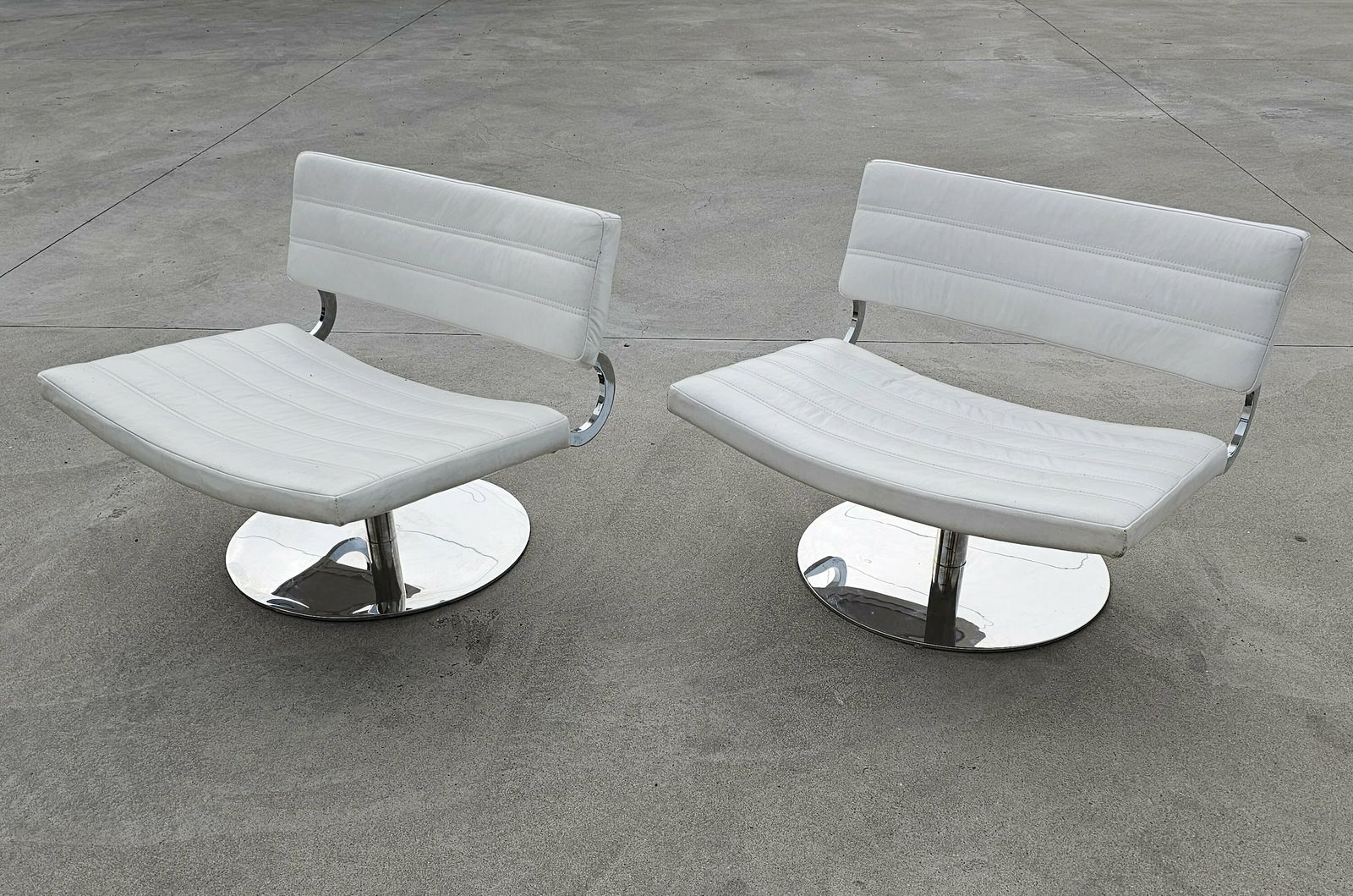 Pair Of Postmodern Swivel Lounge Chairs In White Leather And Chrome // Revolving Lounge Chairs // Made In Italy In 1970s photo vinterior