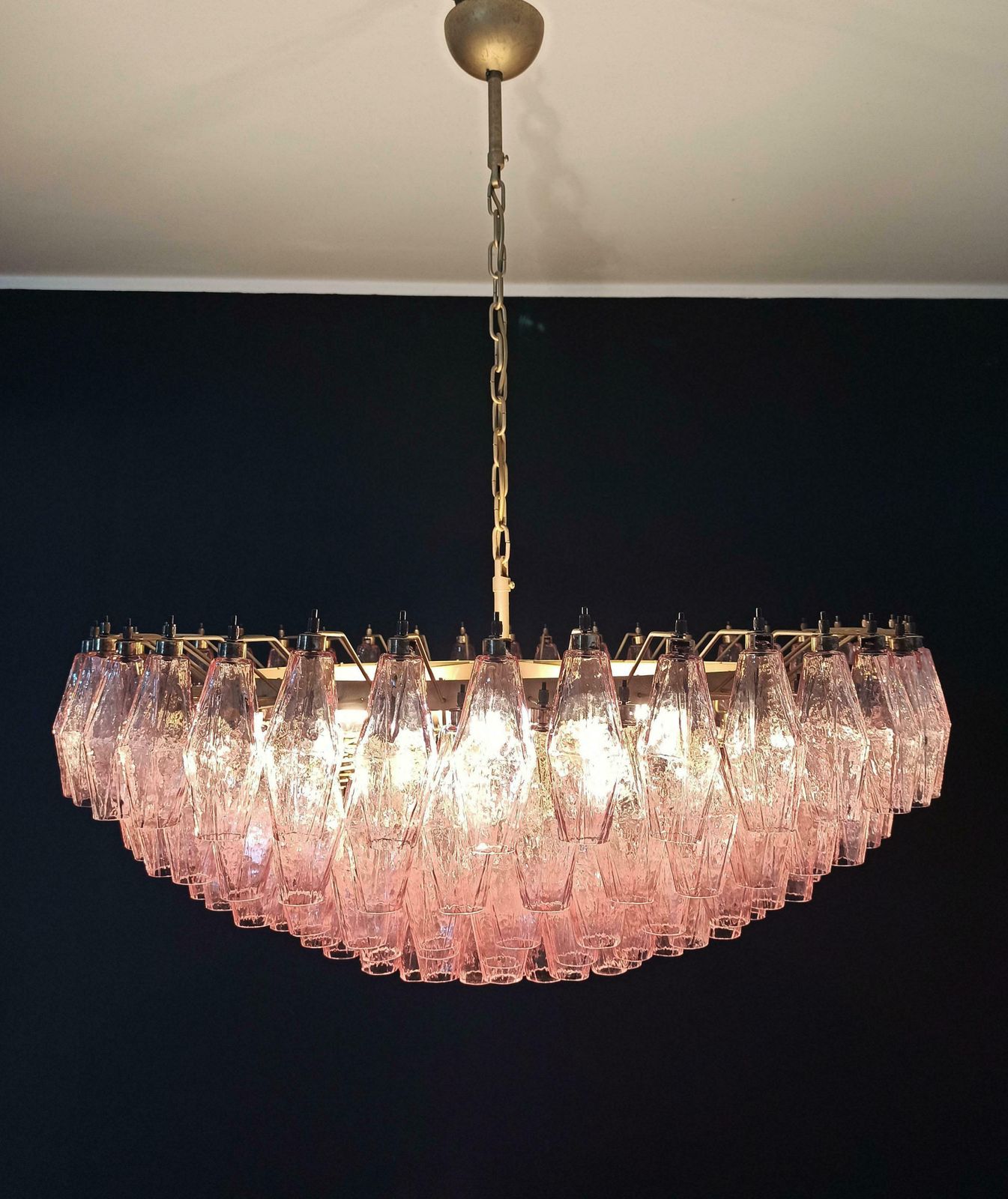 photo furniture Charming Murano Glass Chandelier   185 Pink Poliedri