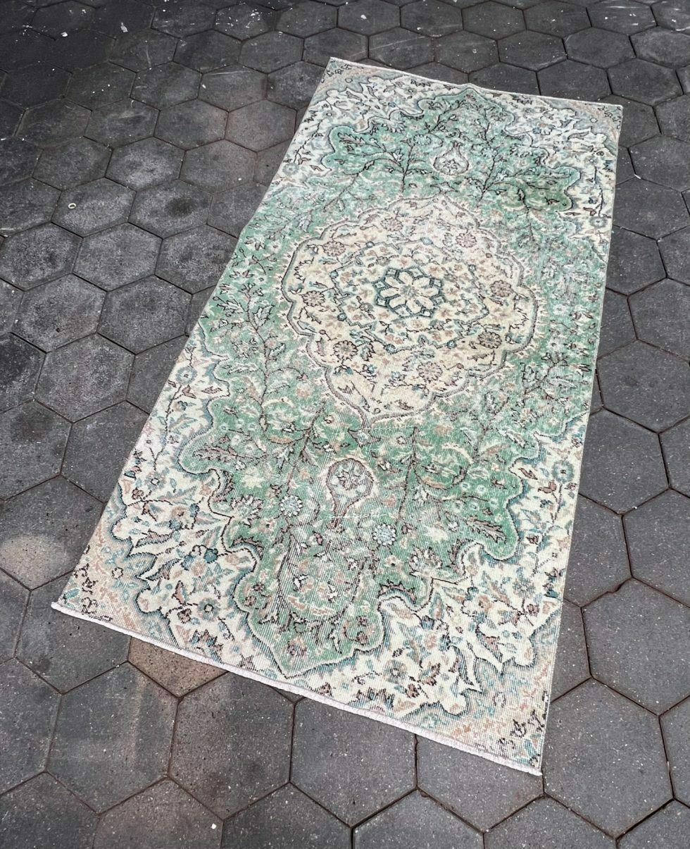 Green Vintage Yuruk Carpet 220 X 113 Cm, 1960's photo vinterior