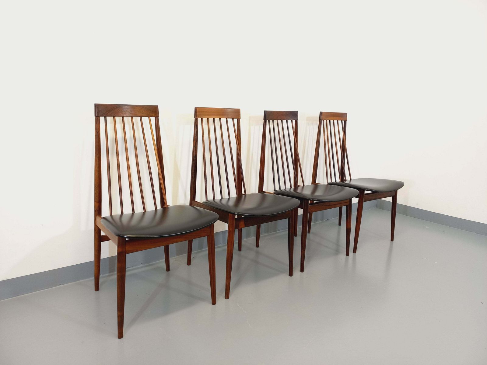 photo furniture 4 Ernst Martin Dettinger Chairs In Rosewood