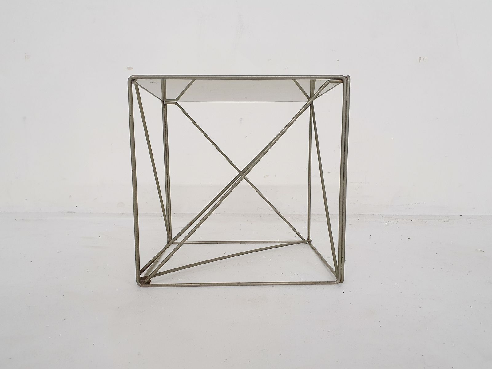Zeldzame Metalen Bijzettafel Met Glazen Blad Van Max Sauze, Model Isocele, Frankrijk, Ca. Jaren 1960 photo vinterior