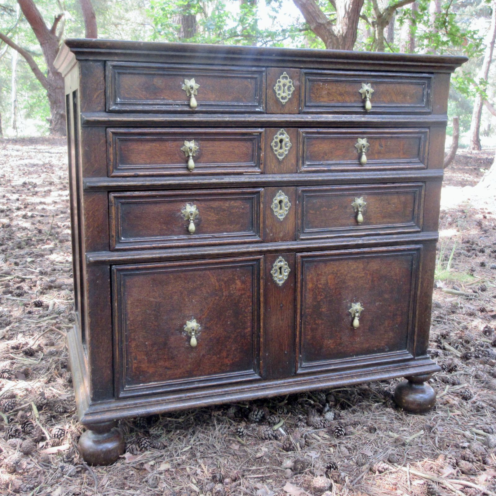 photo furniture Late 17th Century Oak Chest Of Drawers, Circa 1680