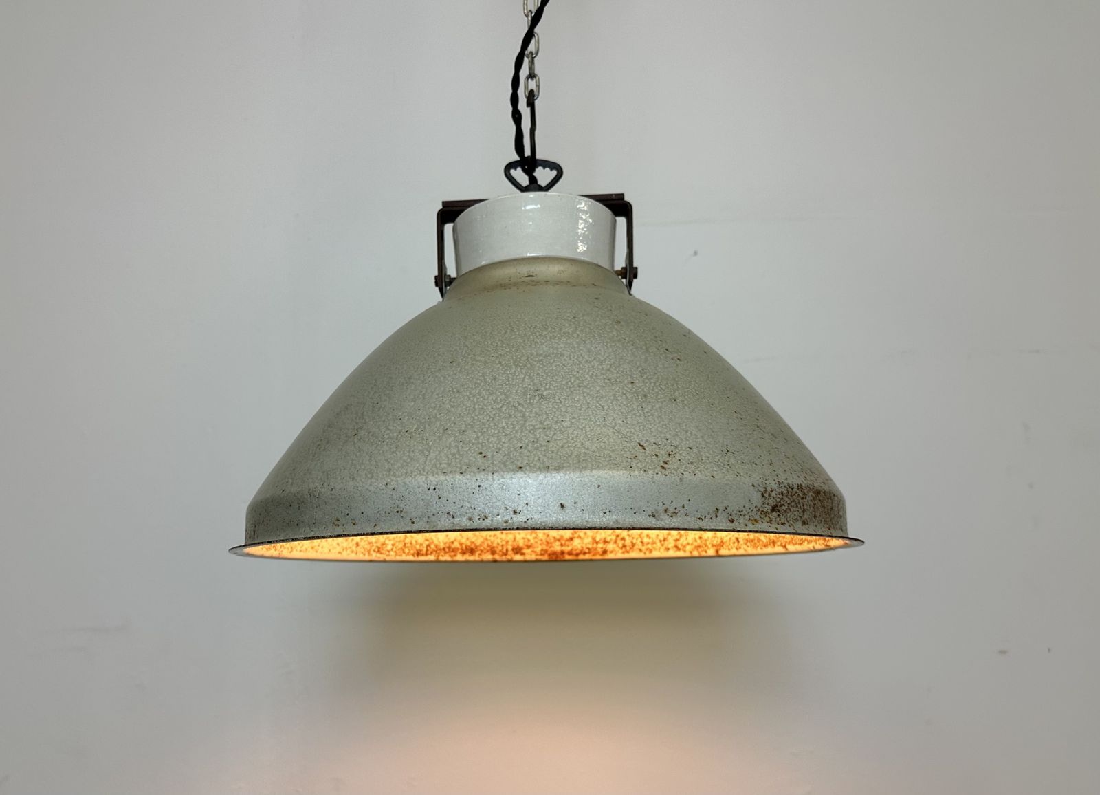 Grey Metal Industrial Factory Hanging Lamp, 1960s, 28x photo Lighting