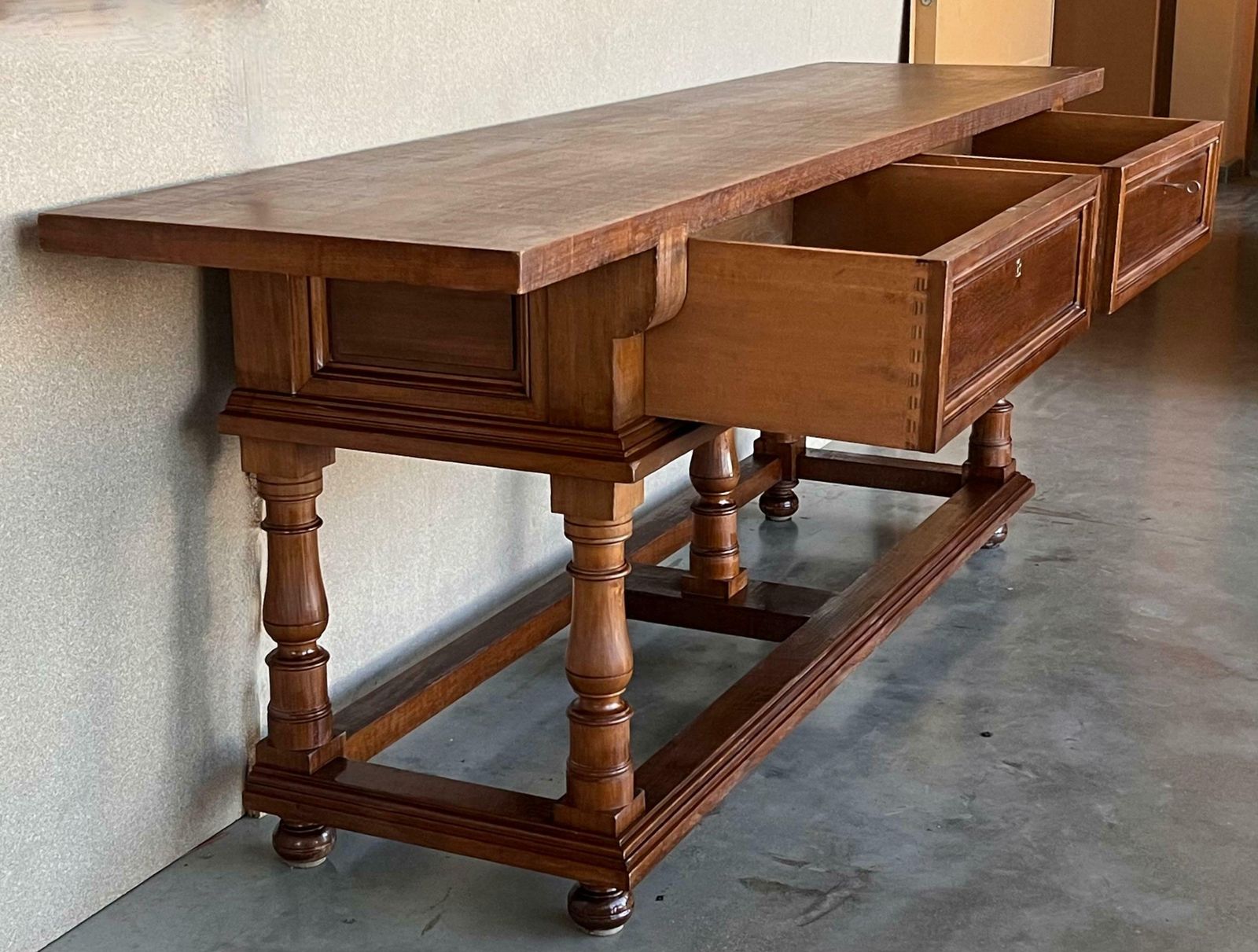 Grande console du début du XXe siècle à deux tiroirs photo vinterior