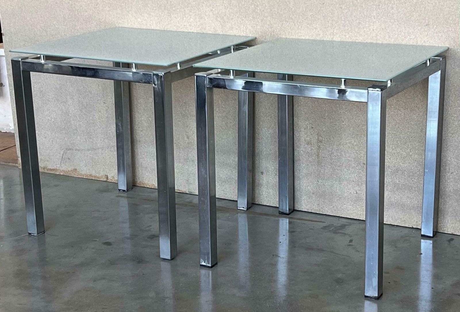 Paire de tables d'appoint postmodernes, années 1970 photo for sale