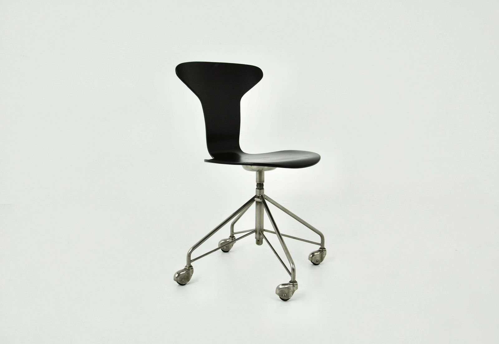 Chair Model 3117 By Arne Jacobsen For Fritz Hansen, 1950s photo furniture