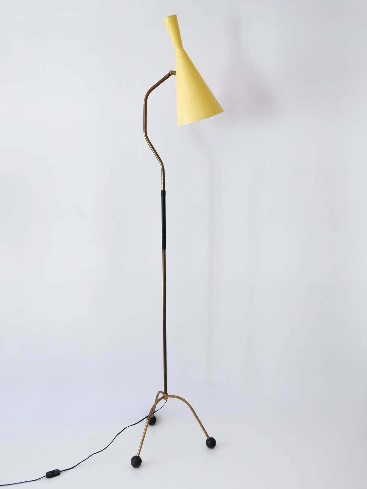 photo vintage Elegant Mid Century Modern Diabolo Floor Lamp Or Reading Light Austria 1950s