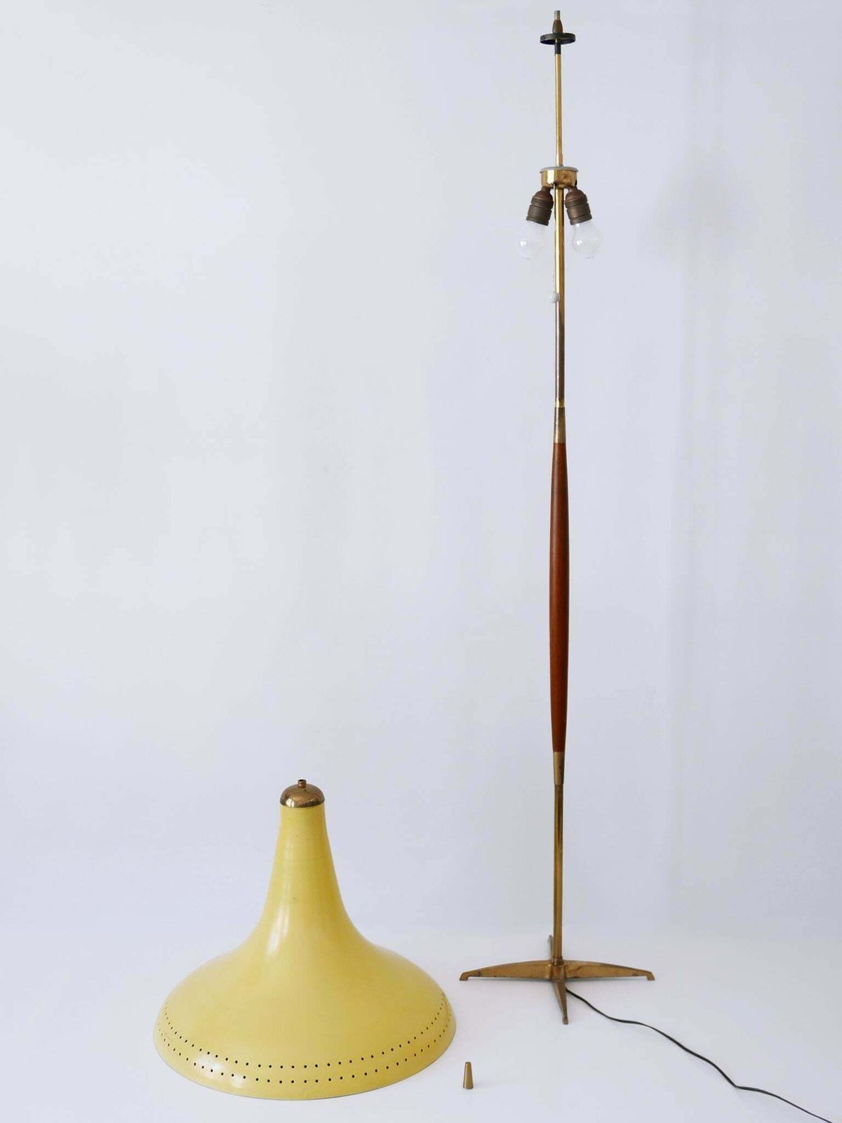 photo vintage Rare And Elegant Mid Century Modern Floor Lamp Or Standing Light Austria 1960s