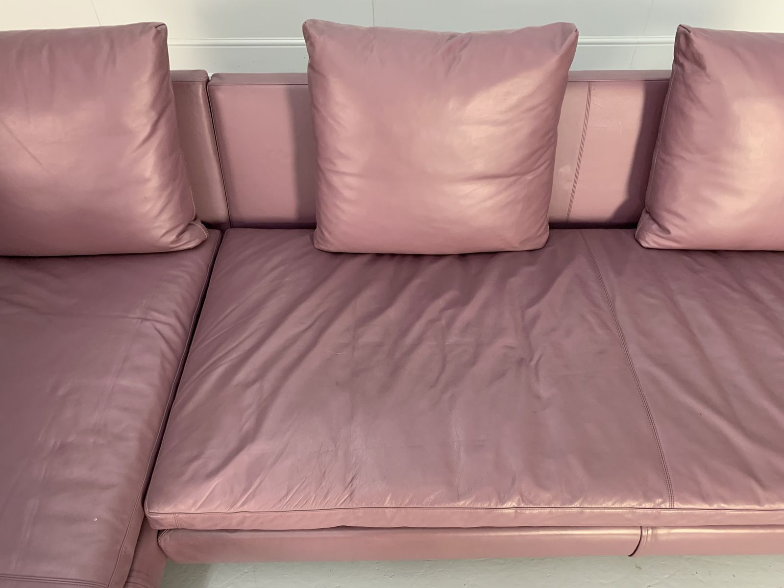 photo furniture B&B Italia “Arne” 6 Seat L Shape Sofa – In Mauve Pale Purple “Gamma” Leather