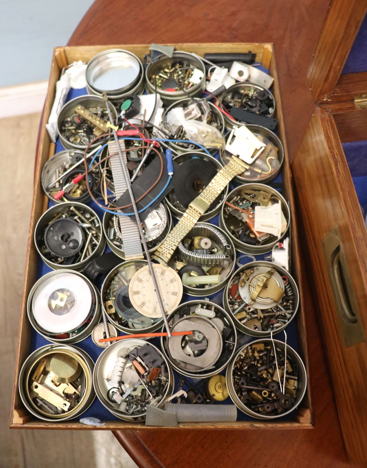 A Truly Lovely Vintage Oak Box Full Of A Range Of Treasures photo 245.0