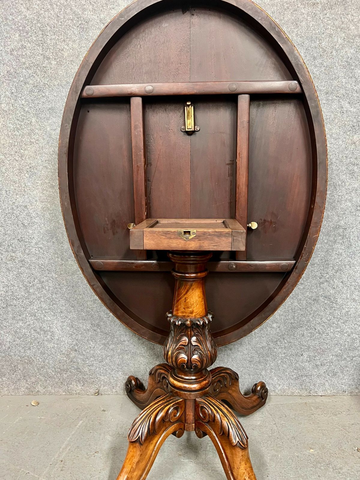 photo furniture Fine Victorian Medium Size Centre Table