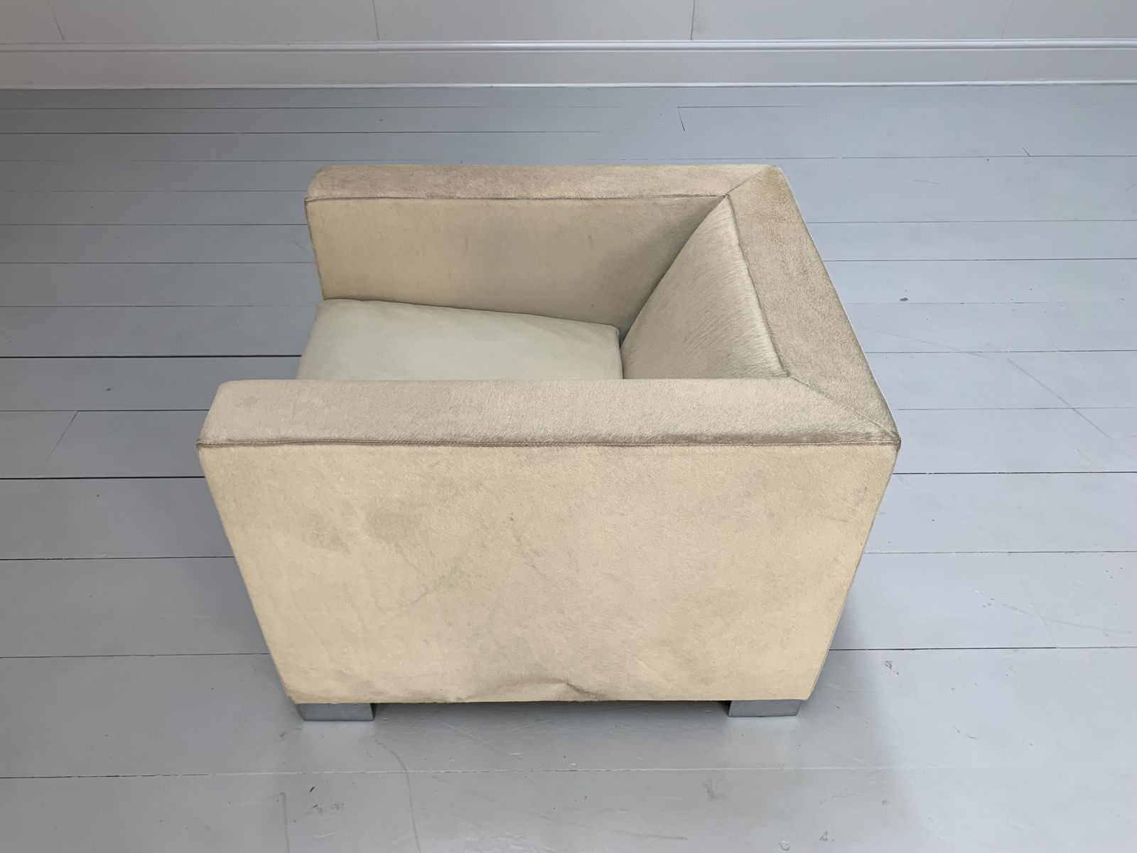 photo vinterior Pair Of Minotti “Suitcase” Club Armchairs – In Pony Skin & “Pelle” Leather