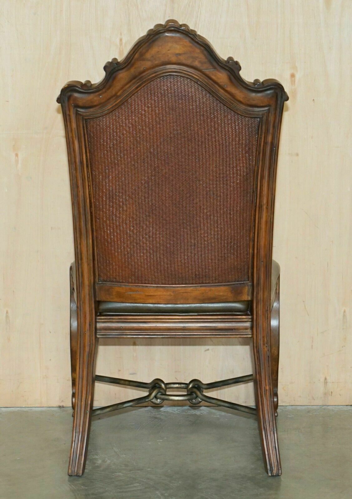 photo vintage Exquisite Thomasville Safari Collection Extending Dining Table & Eight Chairs