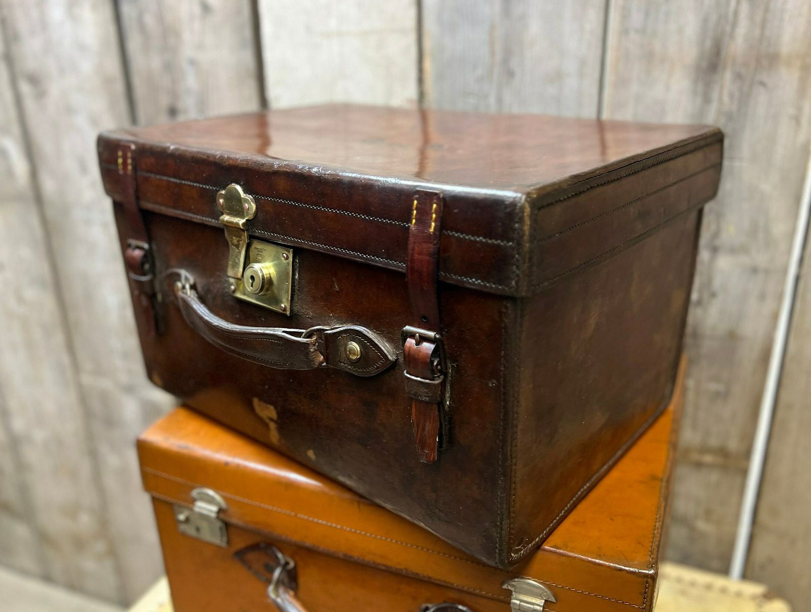 Victorian Solid Leather Hatbox Trunk By Army & Navy London photo for sale