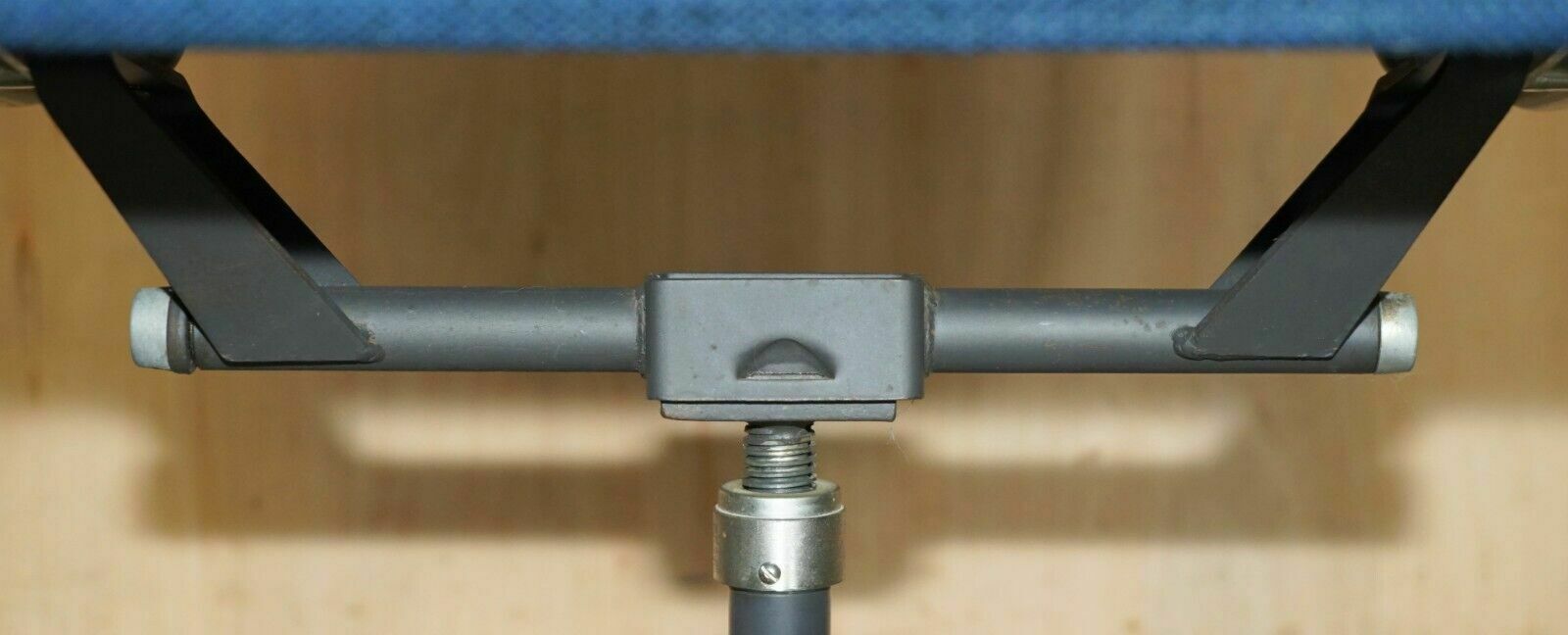 photo vinterior Rare Original Herman Miller Blue Linen Eames Ea217 Softpad Office Swivel Chair