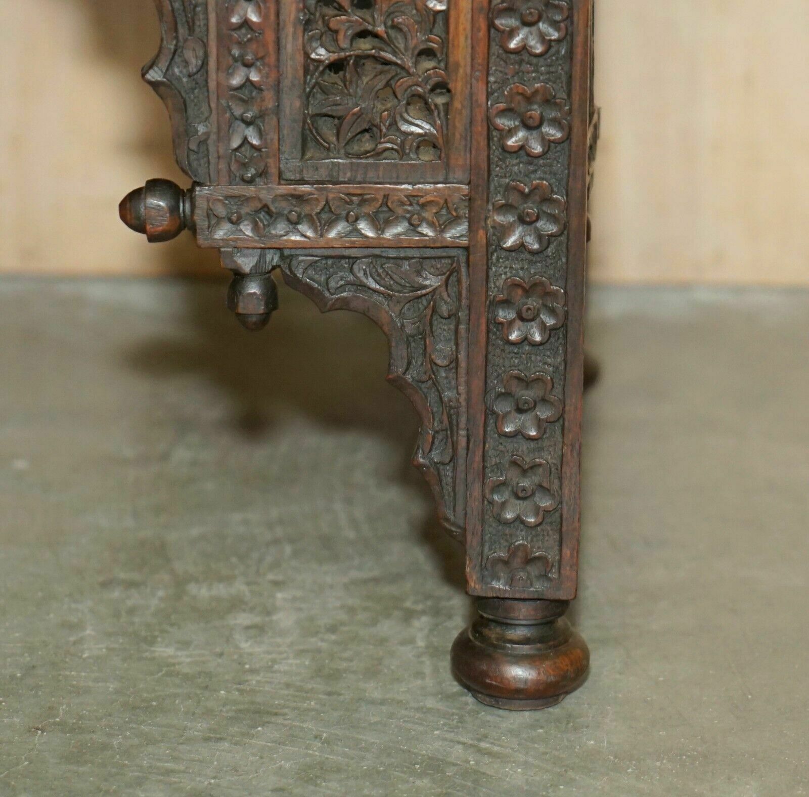 photo vintage Fine Large Antique Hand Carved Liberty London Moorish Occasional Centre Table