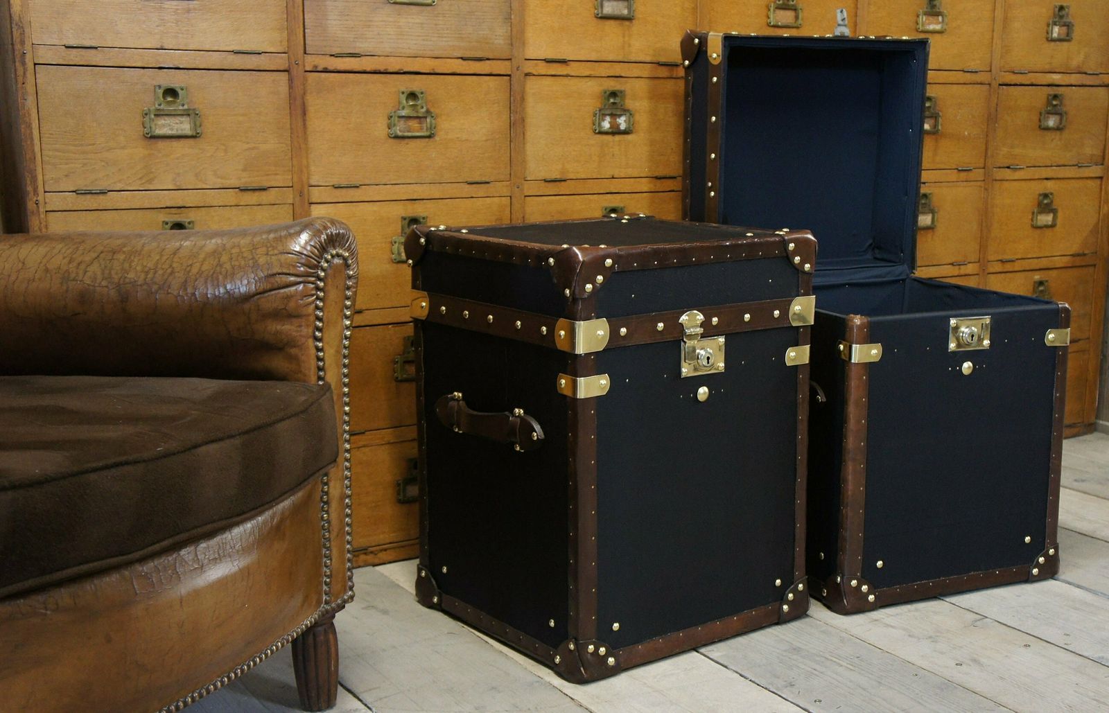 Black Millerain And Antique Leather Occasional Side Table Trunks Made In Nottingham England photo vinterior