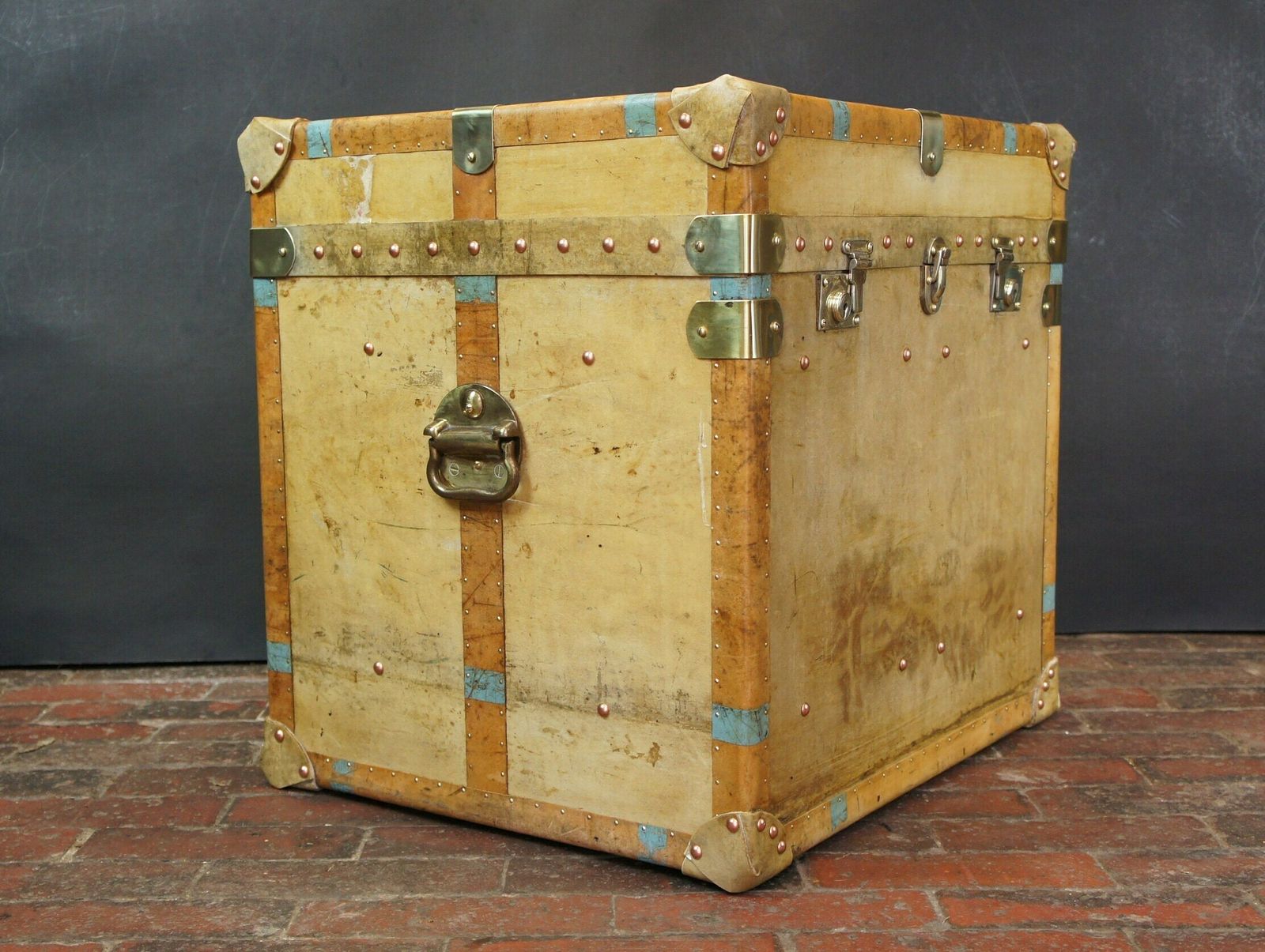 Bespoke English Antique Velum Large Occasional Side Table Trunk Home Decor Lamp Stand photo Furniture