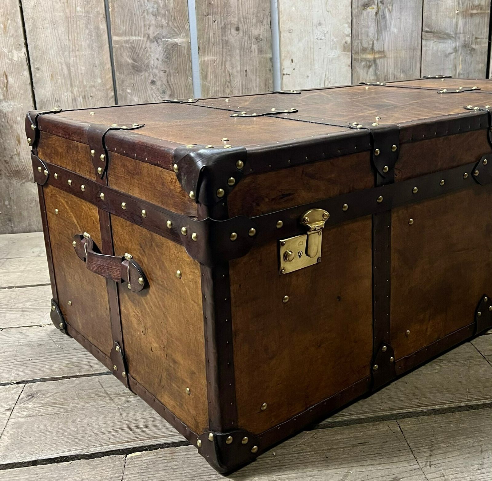 English Coffee Table, Hand Dyed Medium Brown Leather Trunk, Room Decor, Leather Craft, Traditionally Made, photo Furniture