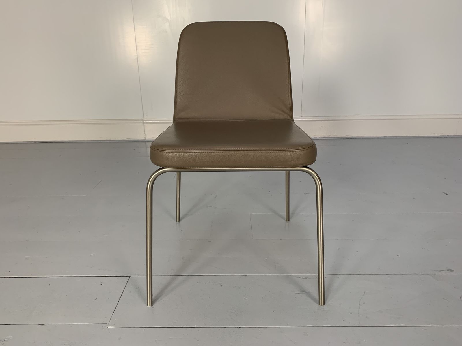 10 Minotti “Arp 1” Dining Chairs – In Taupe Leather photo vinterior