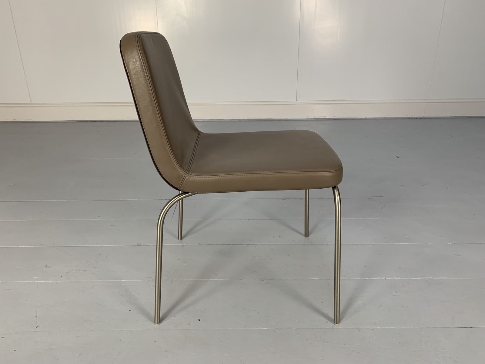 10 Minotti “Arp 1” Dining Chairs – In Taupe Leather photo vintage