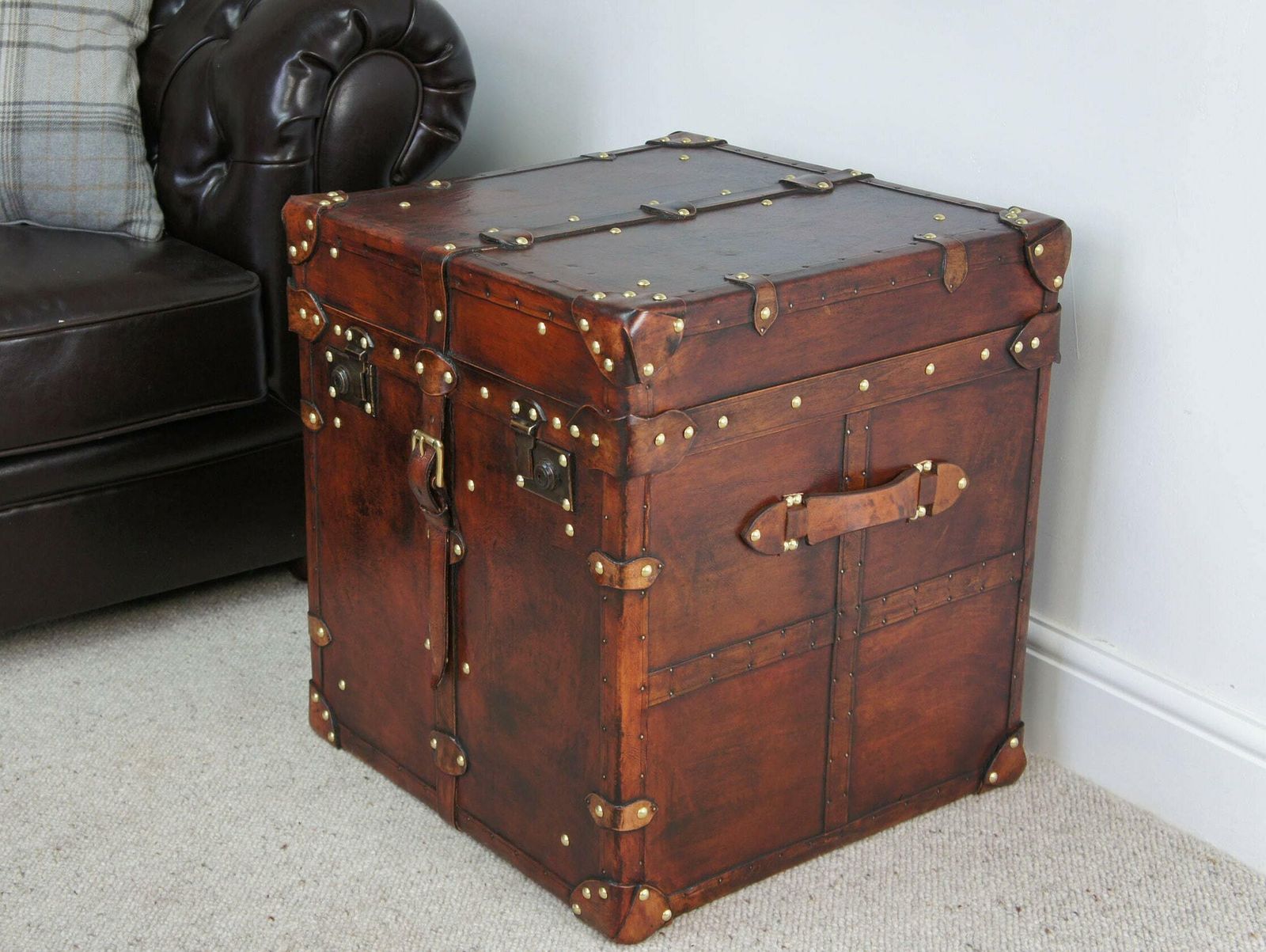 Finest English Occasional Side Table Trunk In Aged Tan Bridle Leather photo vinterior