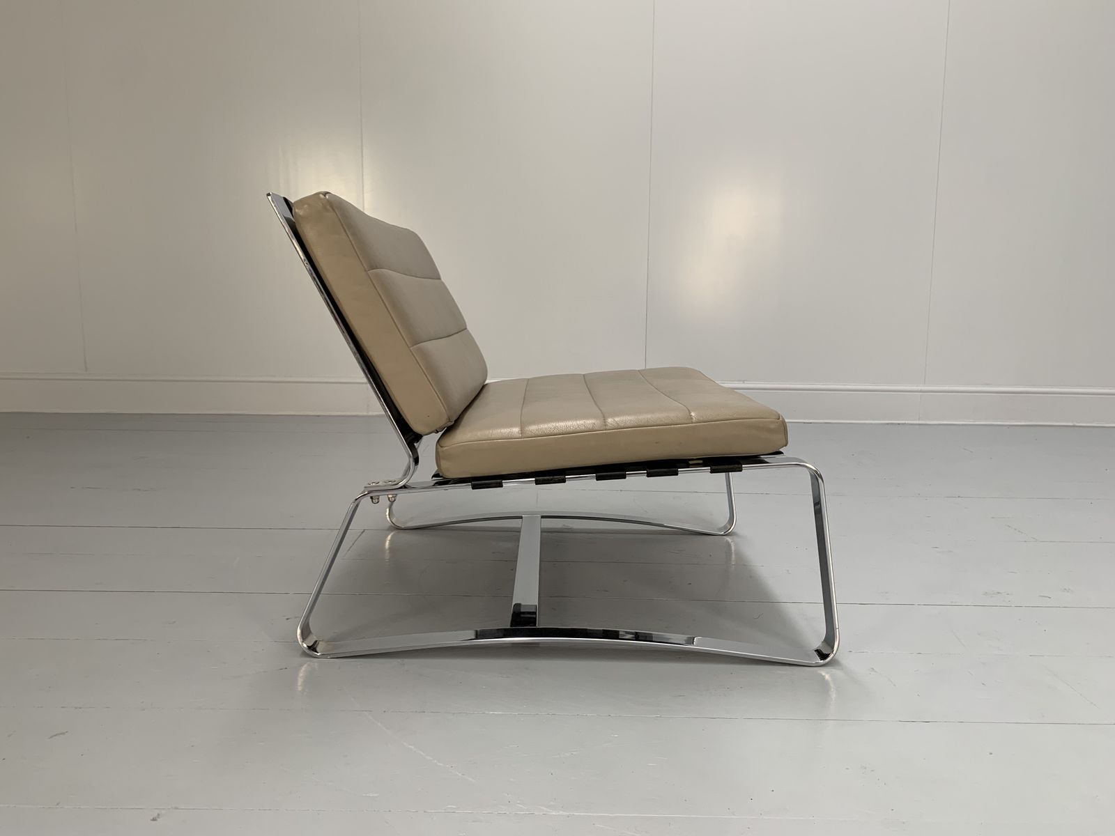 photo furniture Pair Of Minotti “Delaunay” Armchairs – In Pale Brown “Pelle” Leather