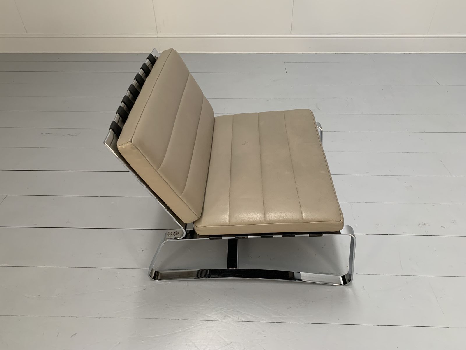 photo vinterior Pair Of Minotti “Delaunay” Armchairs – In Pale Brown “Pelle” Leather