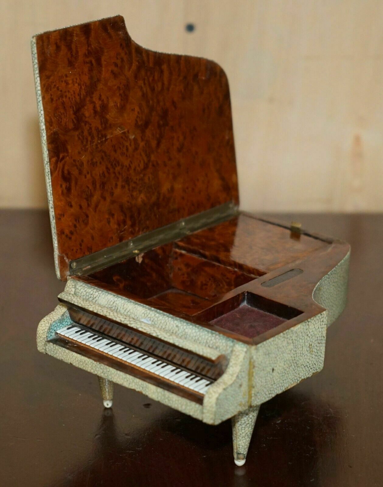 photo vintage Super Rare Antique Shagreen (Shark Skin) Burr Walnut Musical Jewellery Piano Box
