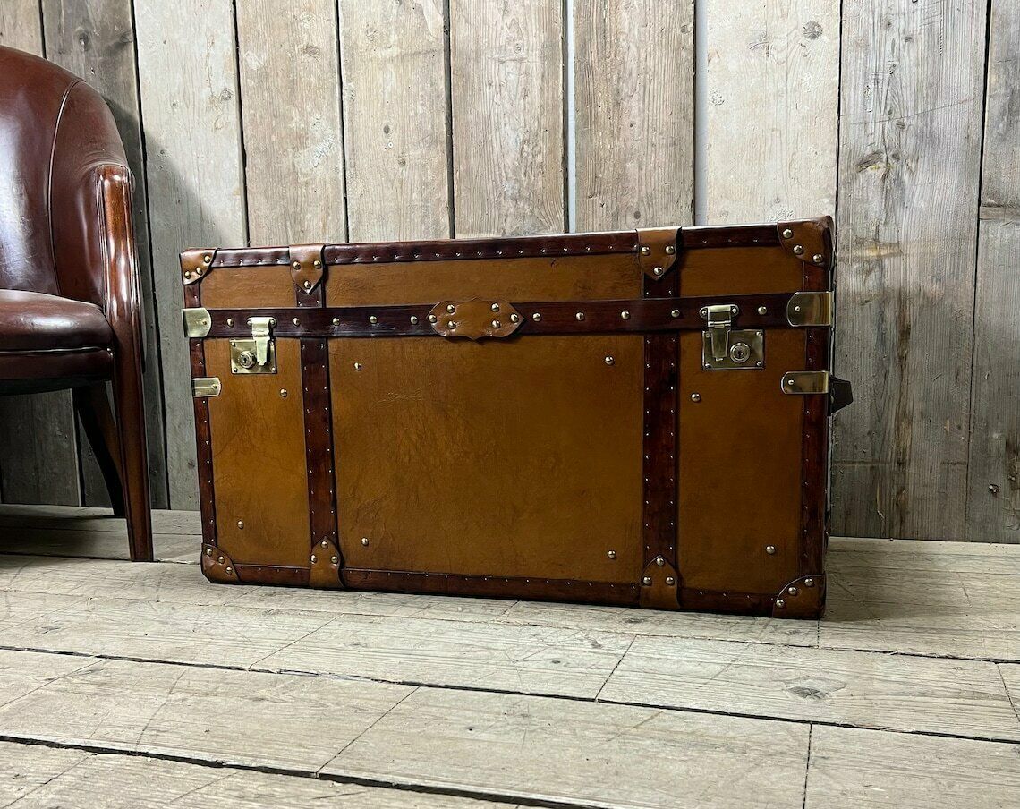 Luxury English Handmade Tan Leather Dark Trimmed Coffee Table Bed End Trunk Chest Home Living Interiors photo vintage