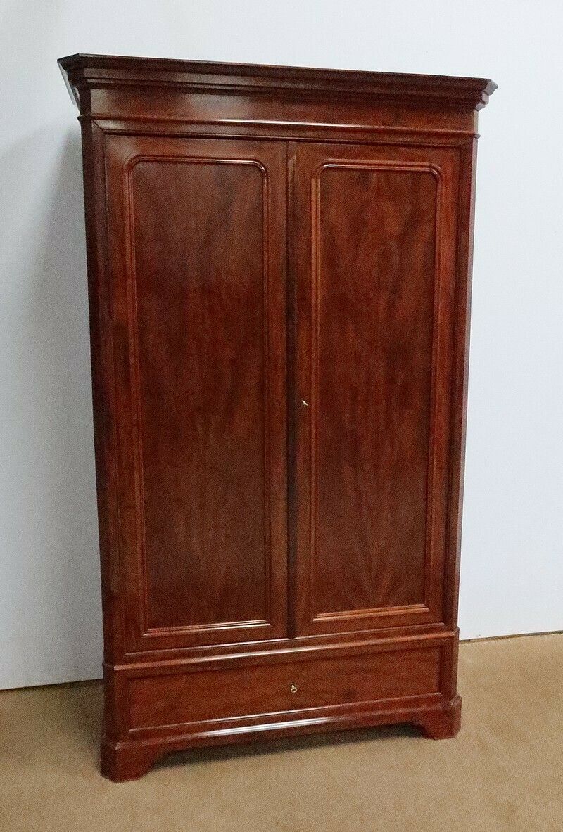 Narrow Mahogany Wardrobe – Late 19th Century