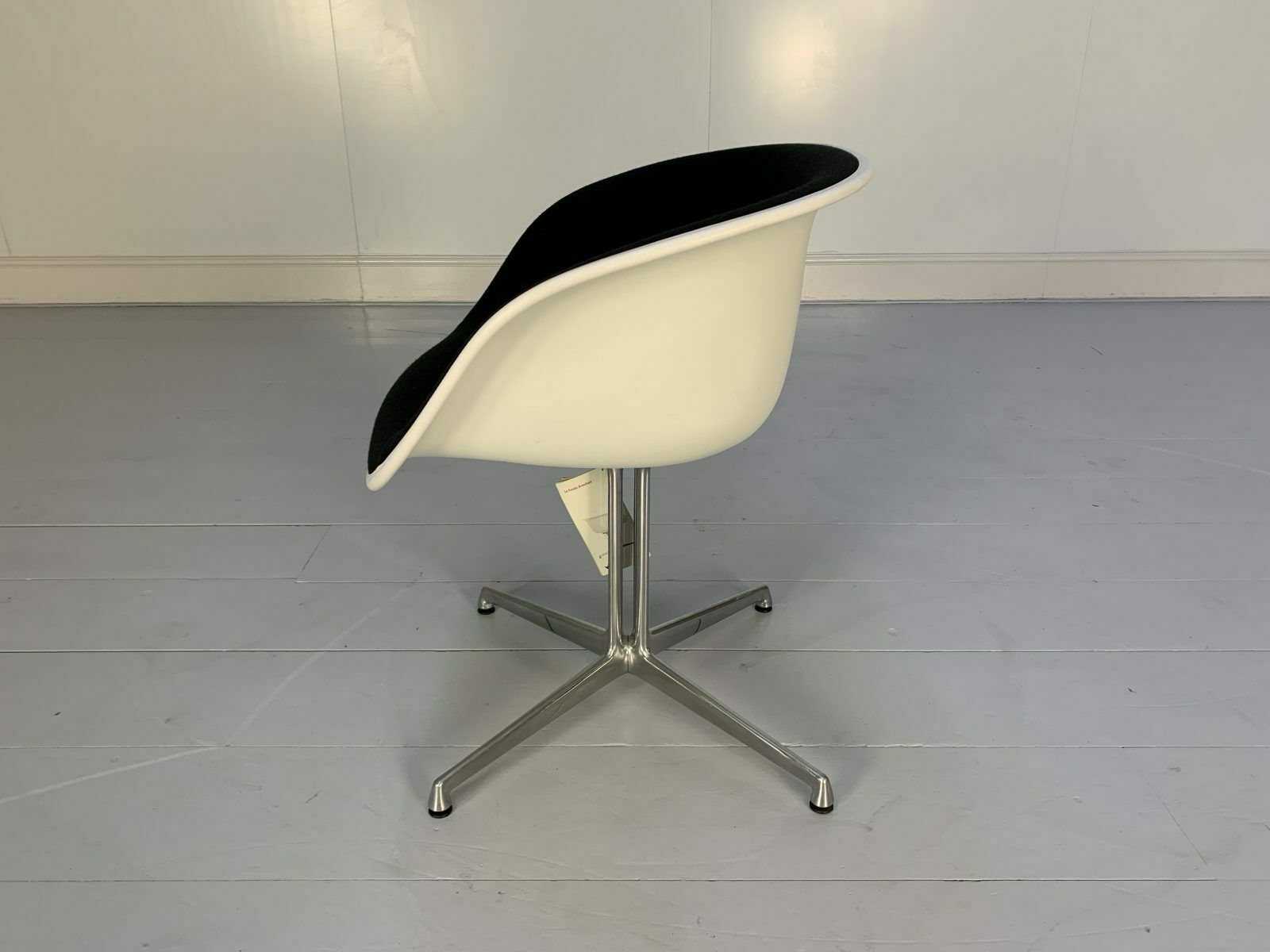 Vitra “La Fonda” Eames Chair & Marble Table – In Black Hopsack photo buy