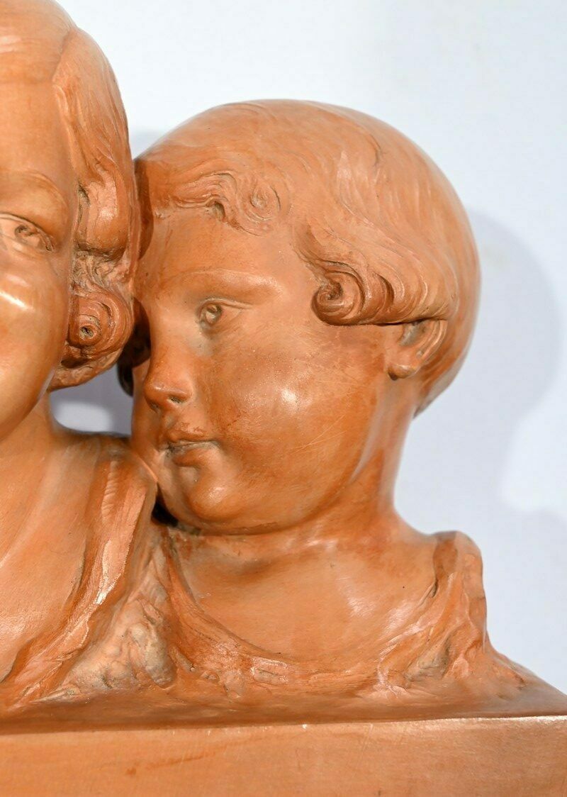 photo furniture Group In Patinated Terracotta, “Mother And Her Children”, Signed P. Dumont, Art Deco – 1920