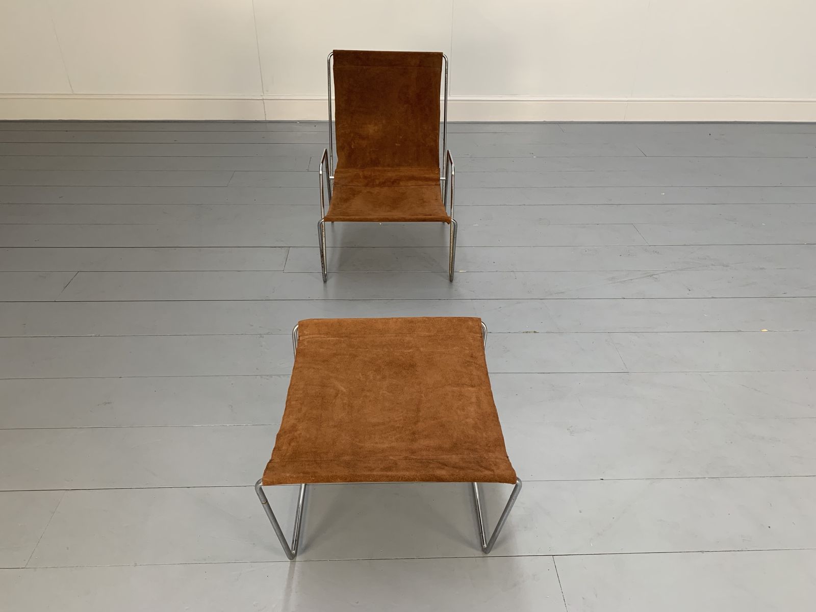 Rare Fritz Hansen “Bachelor” Lounge Chair & Footstool – In Suede Leather & Chrome photo vintage