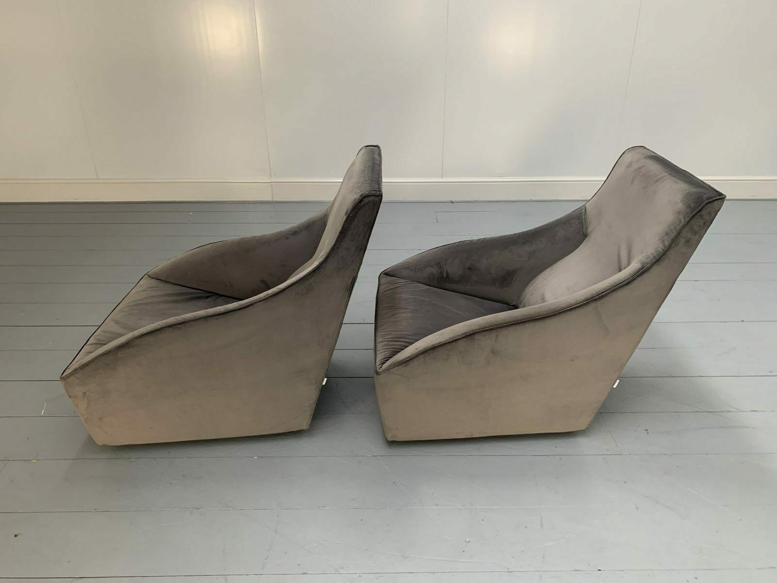 photo furniture Pair Of Molteni & C “Doda” Armchairs & Ottoman – In Dark Grey Alcantara