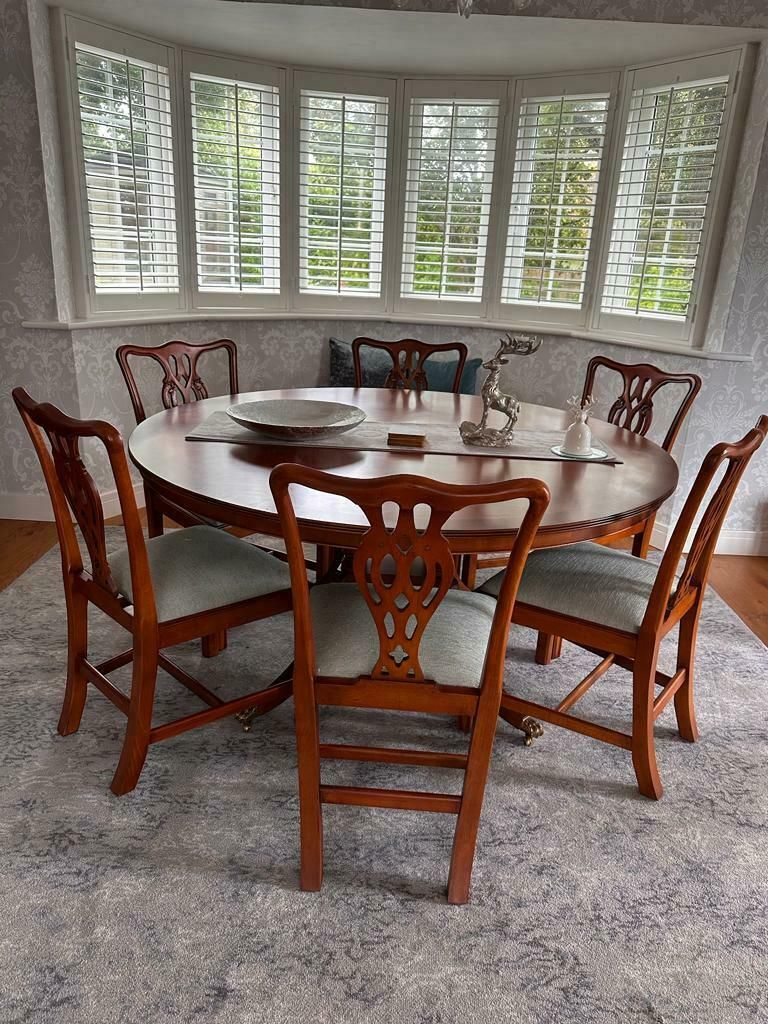 Dining Table And Chairs   Chippendale Style.  Never Used