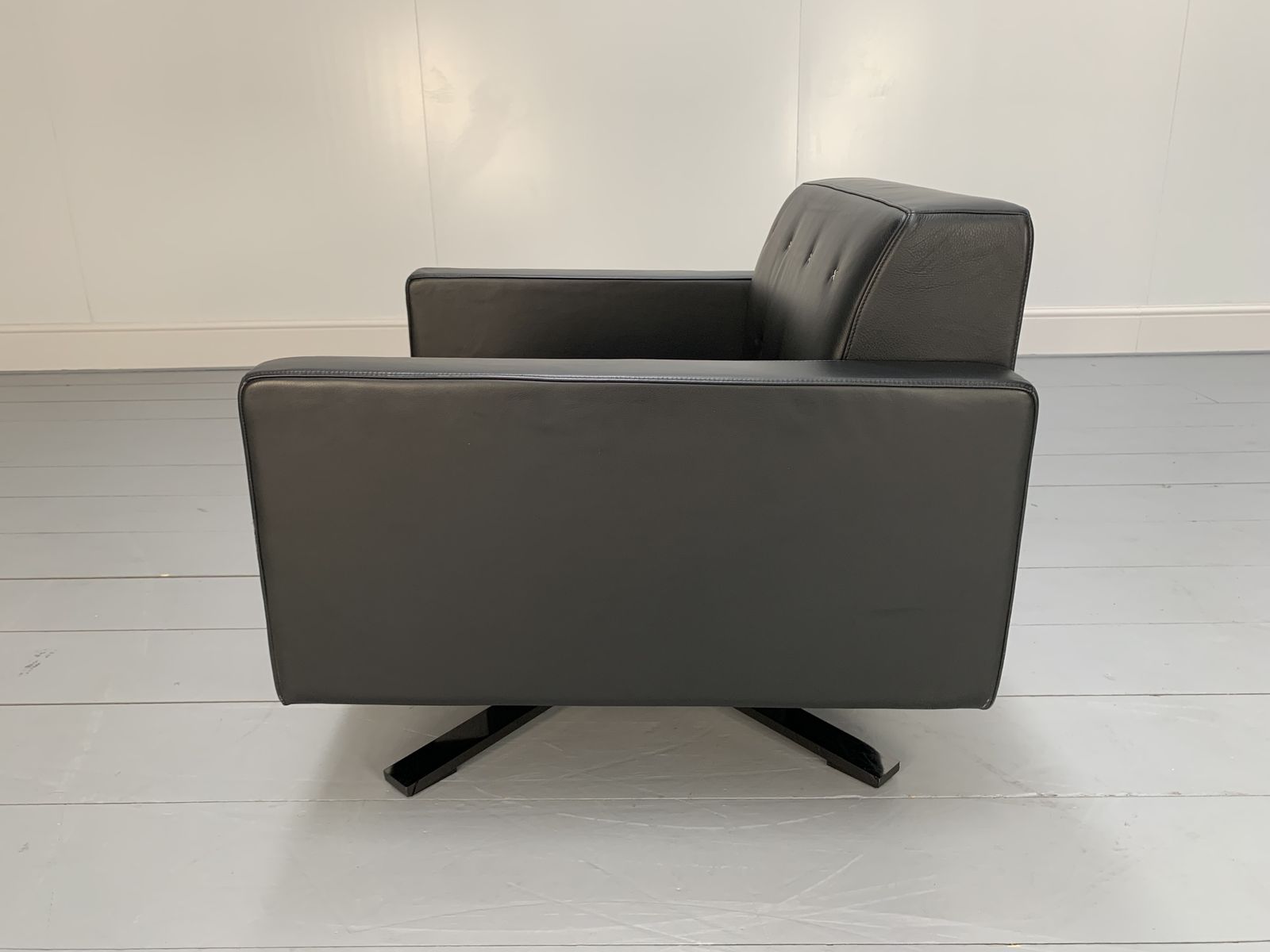 Rare Immaculate Poltrona Frau “Kennedee” Armchair In Black “Pelle Frau Sc” Leather photo 2400.0