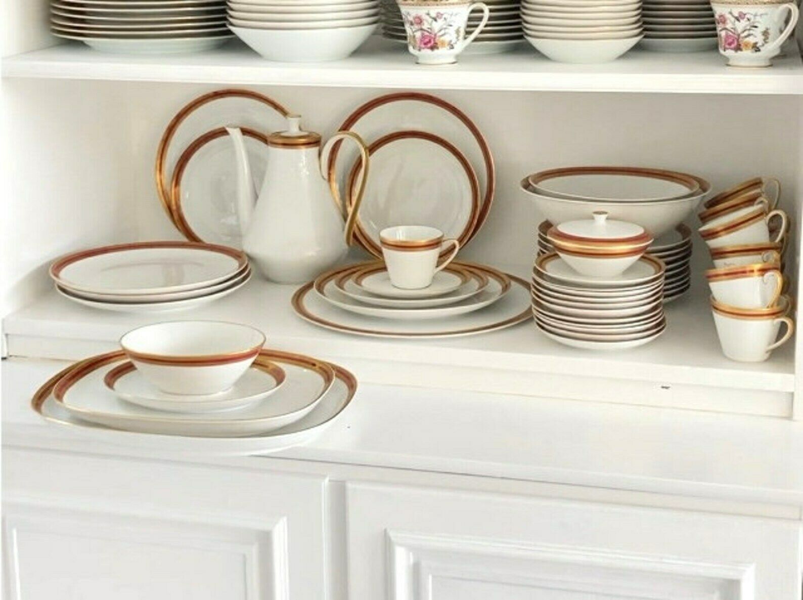 Wit Porseleinen Servies | Dinerborden | Incl. Koffieservies Voor 12 Personen | Terrine | 57 Stuks Totaal photo for sale