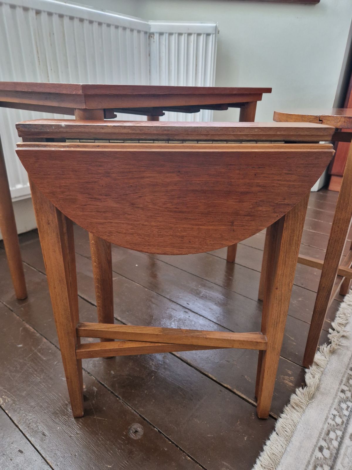 photo vintage Mid Century Set Of X3 Side Tables, 1 Rectangle & 2 Round Shapes
