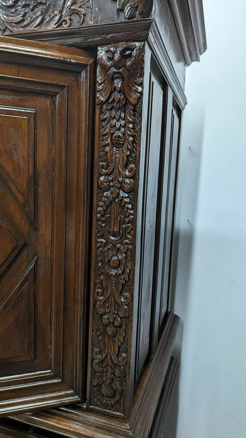 photo vinterior Four 17th Century Walnut Doors Decorated With Putti