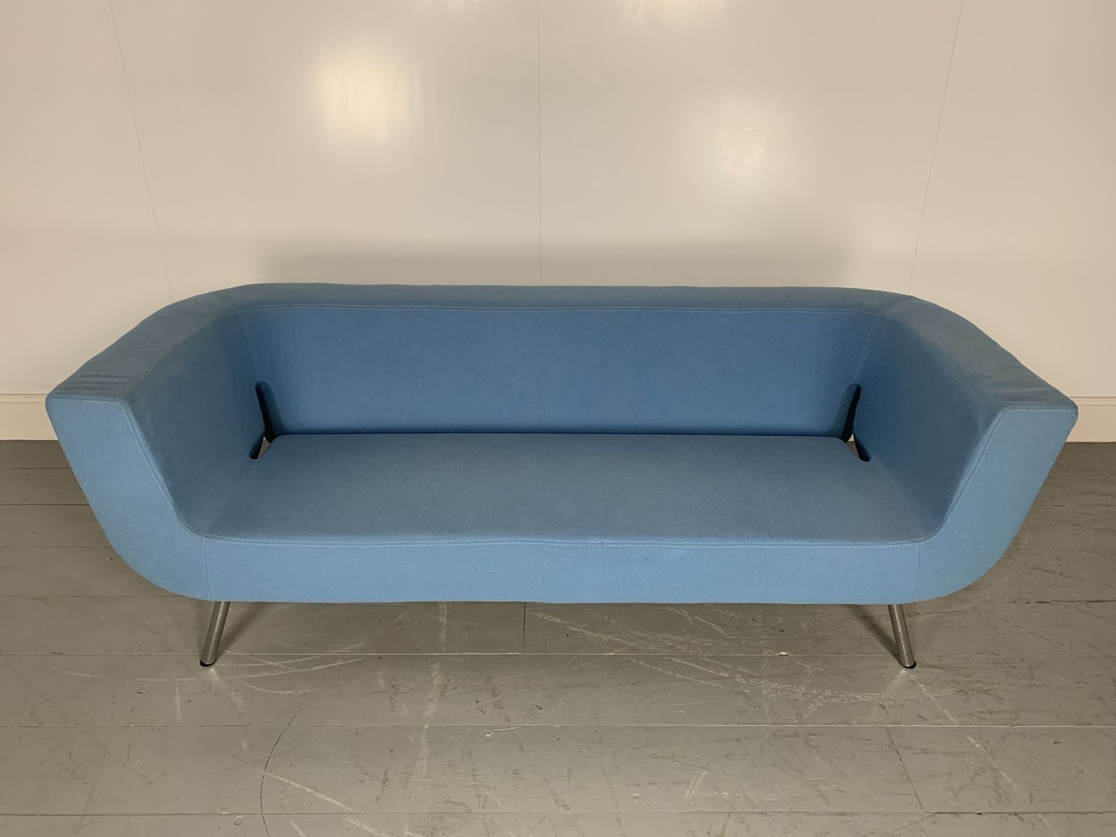Rare Superb Artifort “Bono” Large Sofa In Mid Blue Kvadrat Wool Fabric photo vinterior