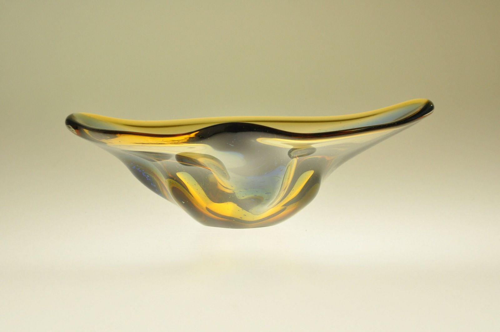 Hana Machovska Mstisov Glazen Schaal, Geel Glas, Gele Schaal, Tsjechisch Glas, Pizzicato, Vintage Glazen Schaal, Antieke Schalen, Art Glass Schaal photo vintage