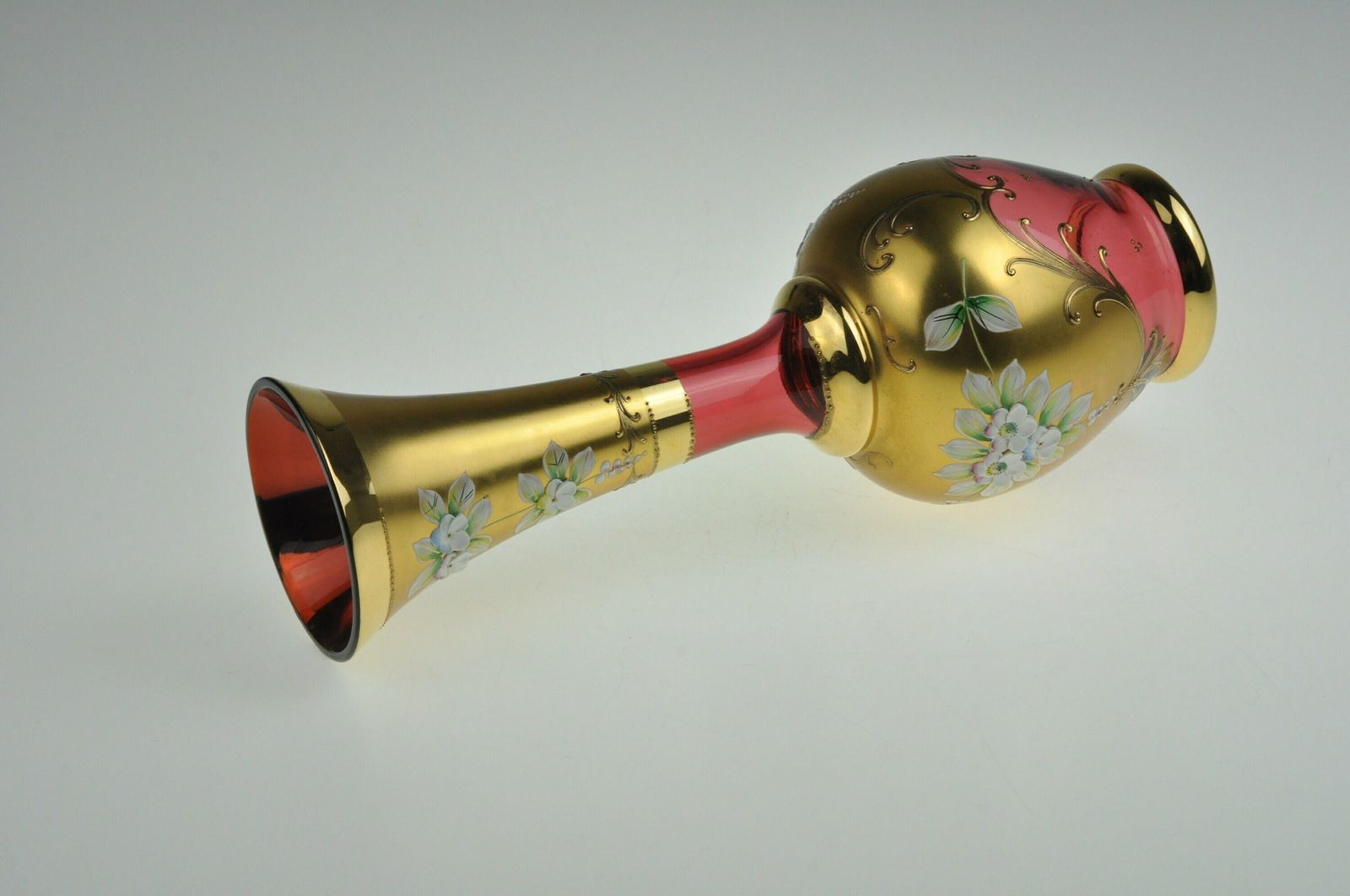 Vintage Glazen Vaas Met Email En 24k Goud, Tsjechisch Glas, Kunstglas, Handgemaakt, Emailvaas, Rode Vaas photo vintage