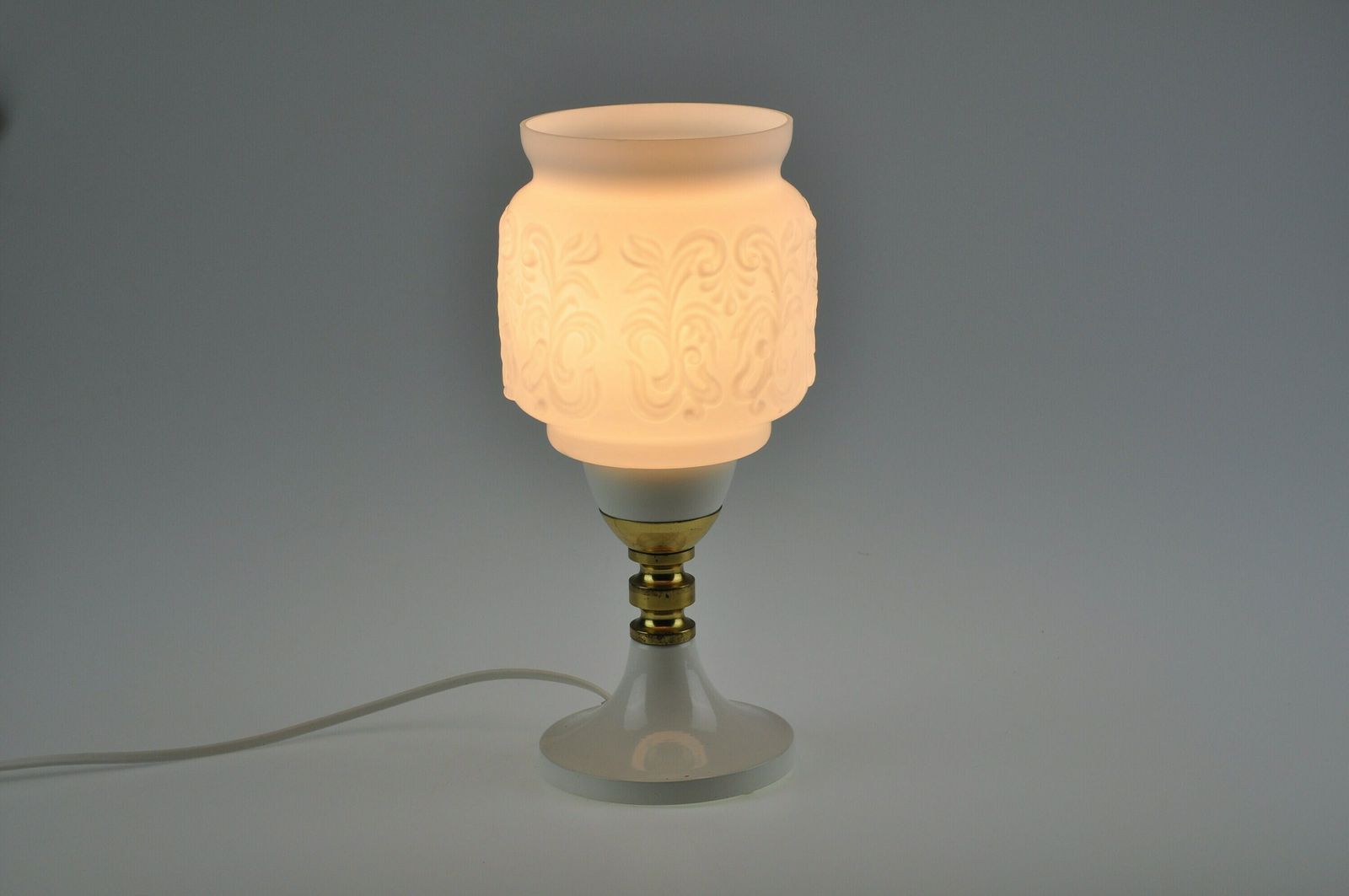 Mid Century Nachtkastlamp, Mid Century Tafellamp, Bureaulamp, Nachtkastlamp, Witte Lamp photo vintage