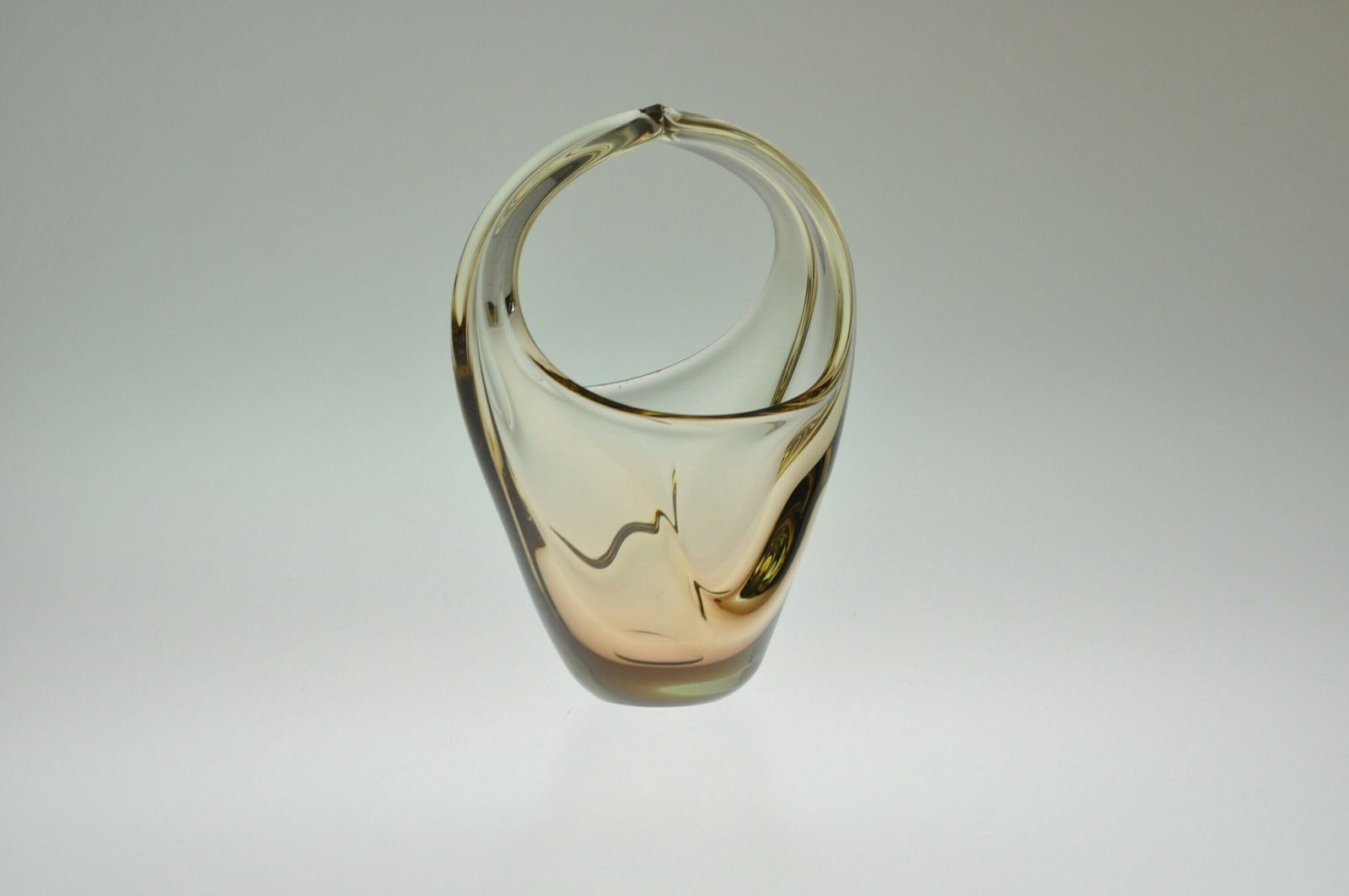 Skrdlovice Glazen Mand, Kunstglas, Tsjechisch Kunstglas, Glazen Manden, Vintage Mand, Vintage Glazen Mand, Tsjechisch Glas, Boheems Glas photo furniture