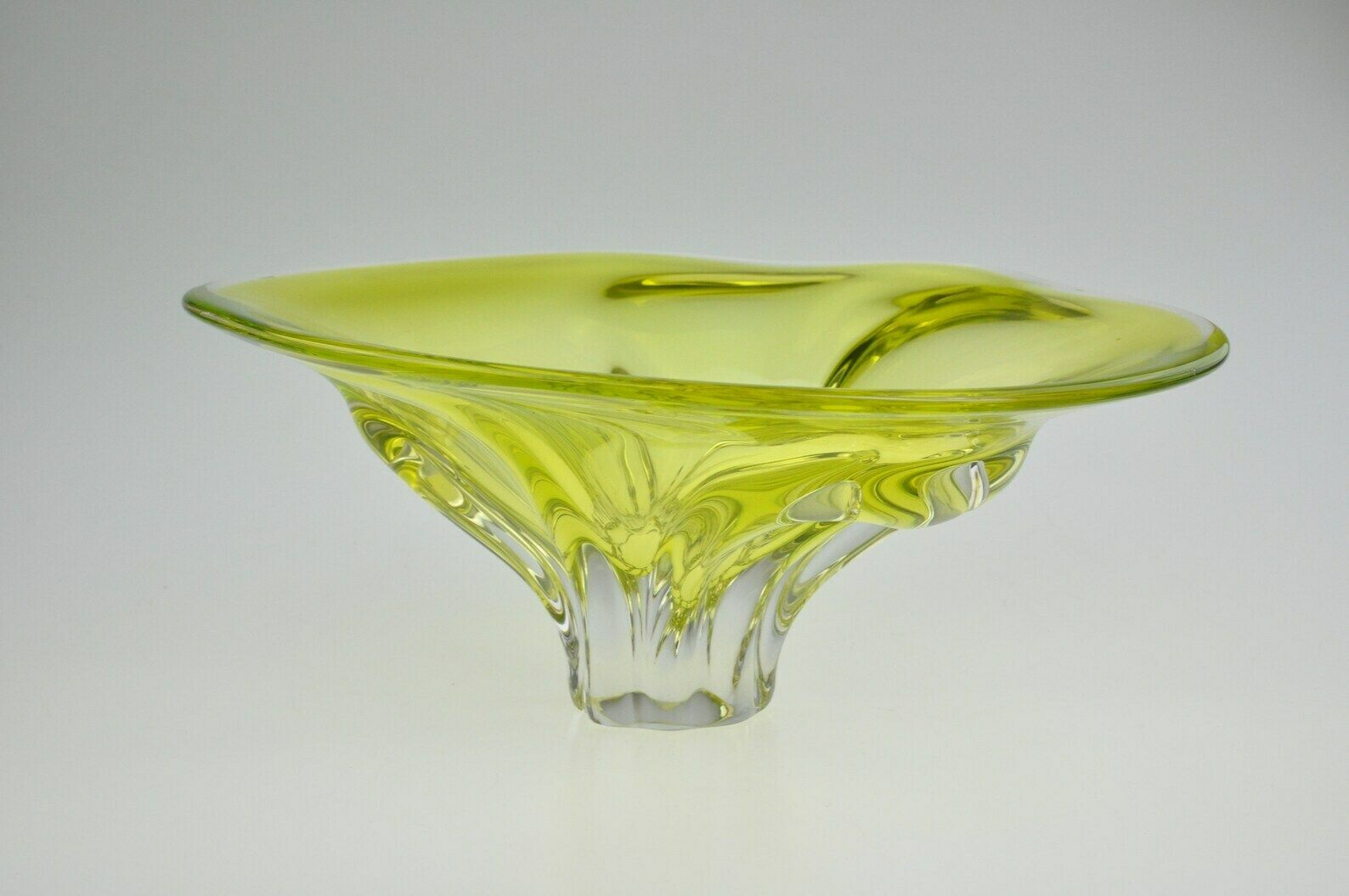 Josef Hospodka, Chribska Boheems Glazen Schaal, Hospodka, Tsjechisch Glas, Tsjechische Kunstglas, Kunstglas, Vintage Glazen Schaal, Vintage Schalen photo for sale