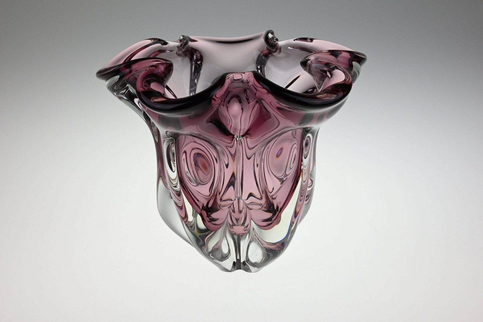 Josef Hospodka Chribska Glass, Grote Paarse Tsjechische Vintage Retro Bloemenvaas photo for sale
